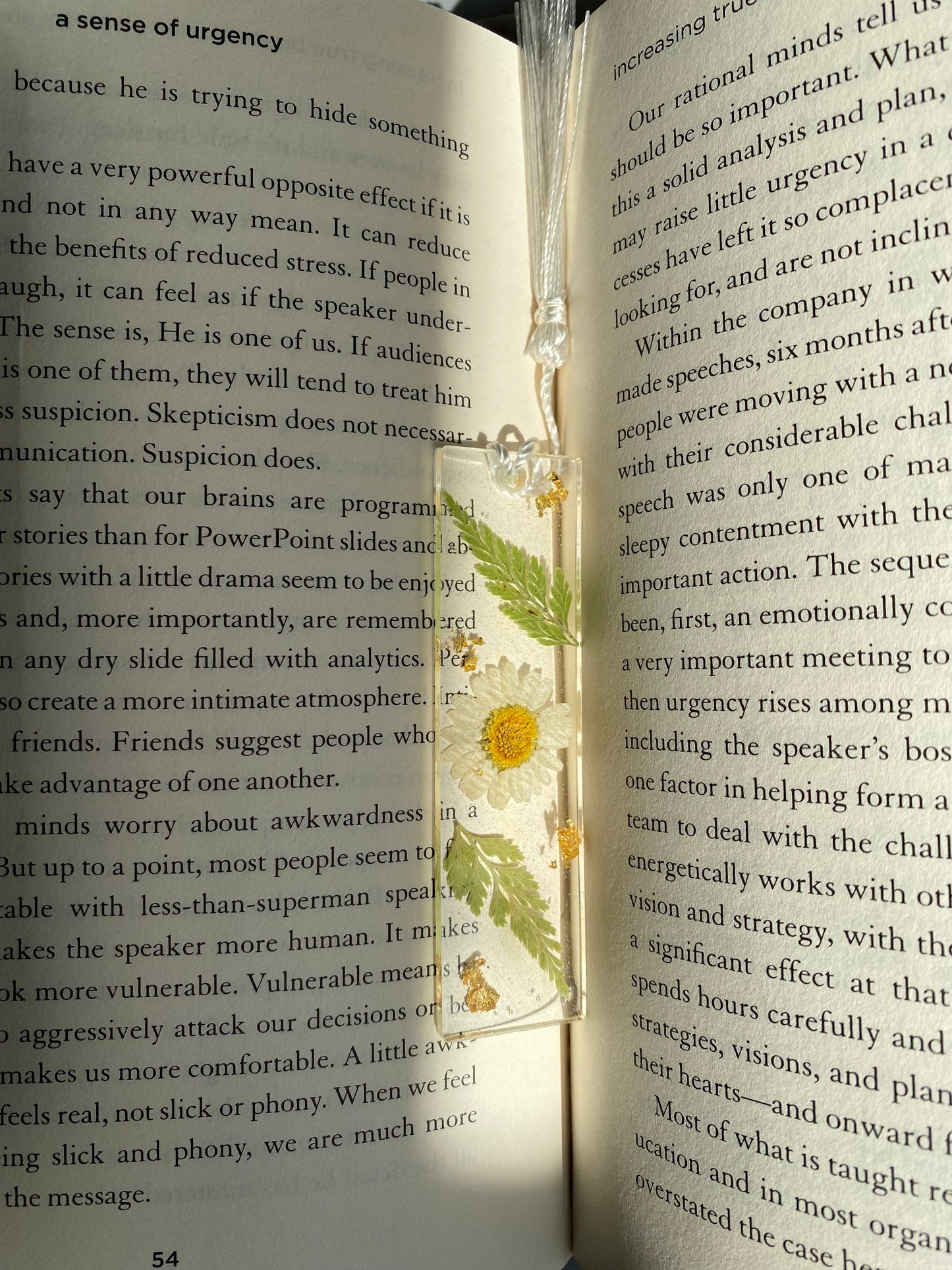 Mini White Daisy Glow Bookmark