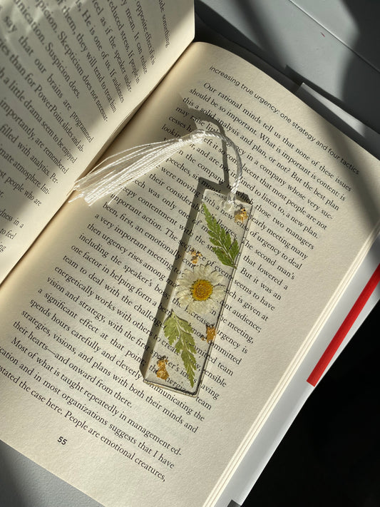 Mini White Daisy Glow Bookmark
