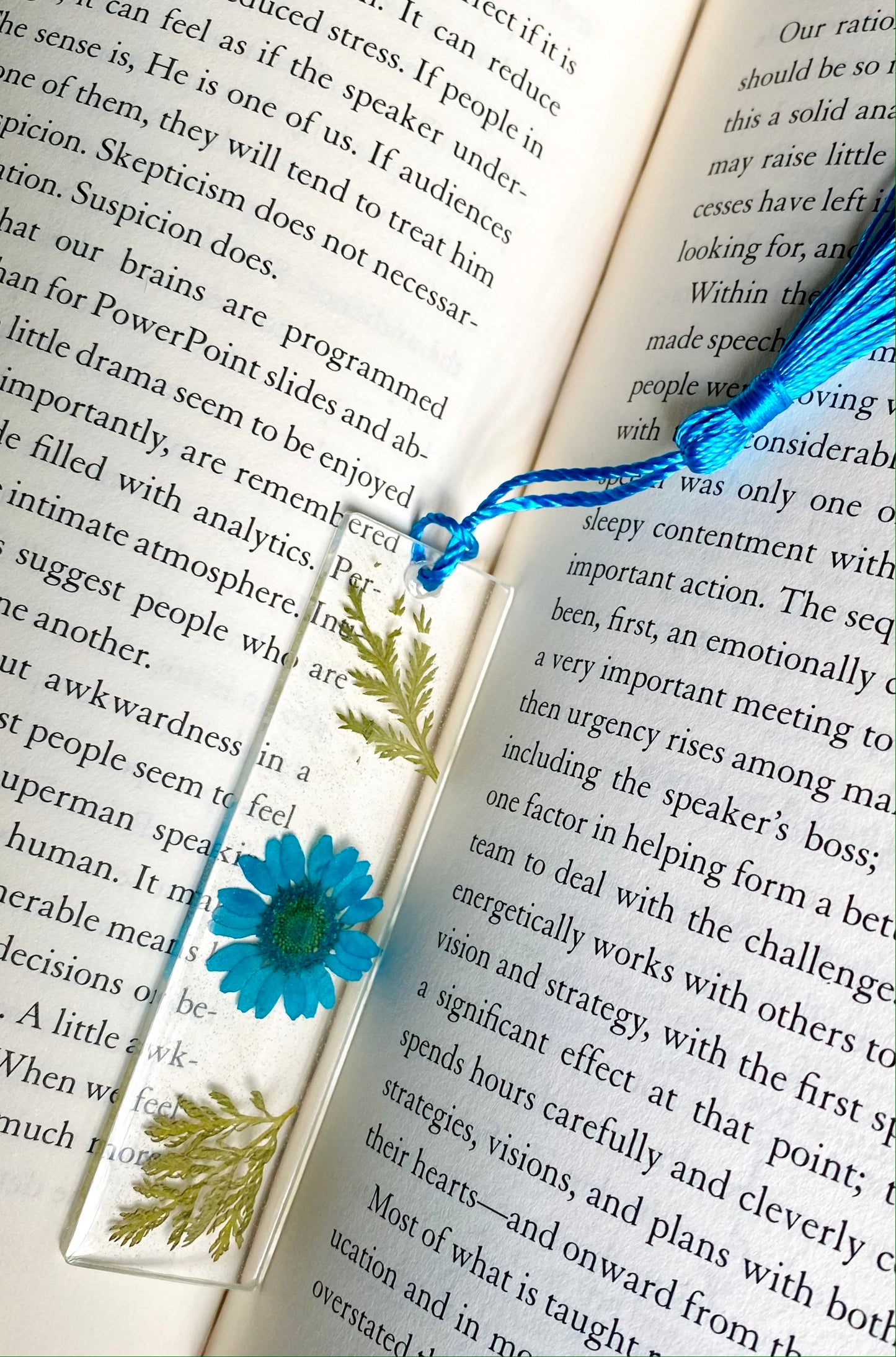 Mini Blue Daisy Glow Bookmark